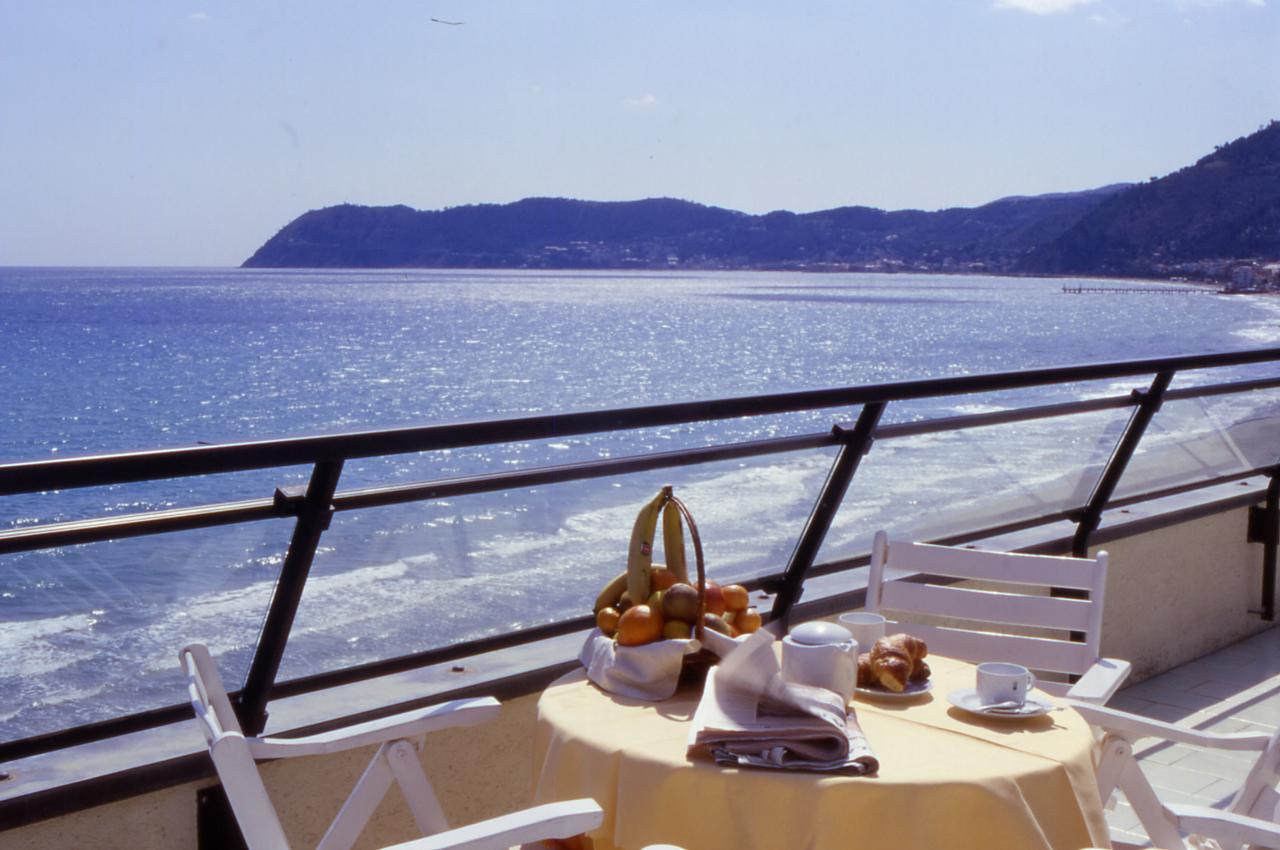 Residence Sole Mare Alaxi Hotels Alassio Exterior foto